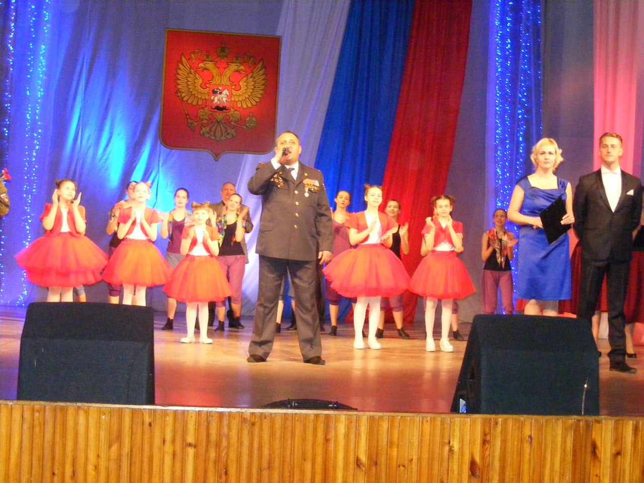 В Ломоносовском Дворце культуры поздравили сотрудников полиции 