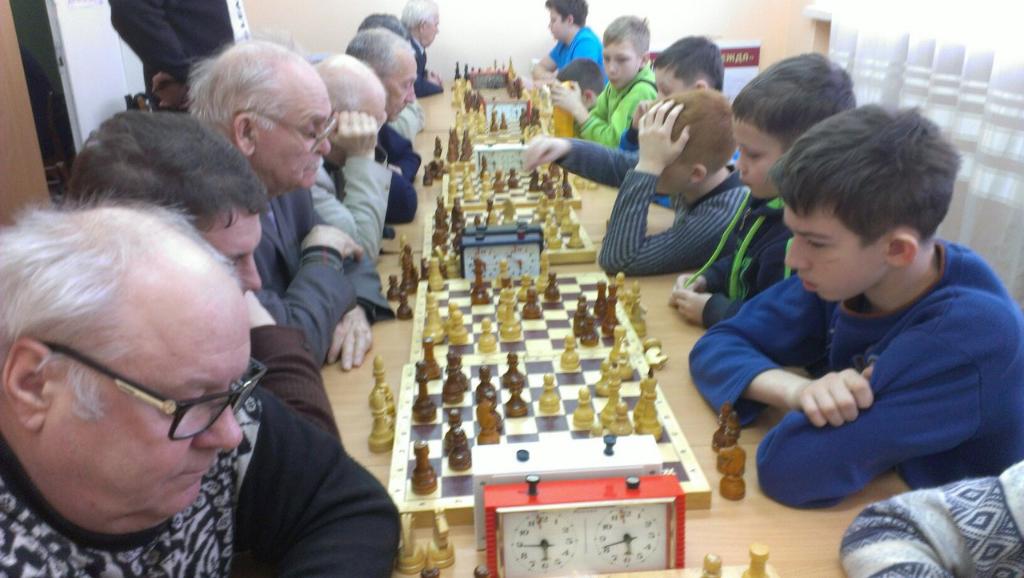 Товарищеская встреча опытных и юных шахматистов