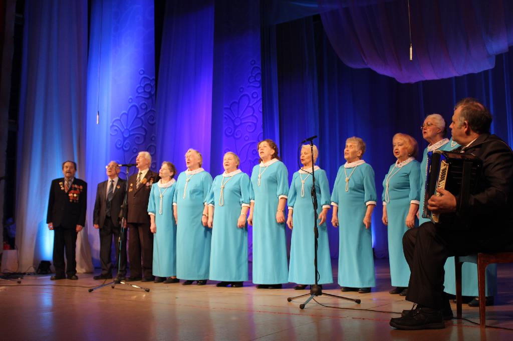 В субботу в Ломоносовском Дворце культуры прошел концерт ансамбля «Ностальгия»