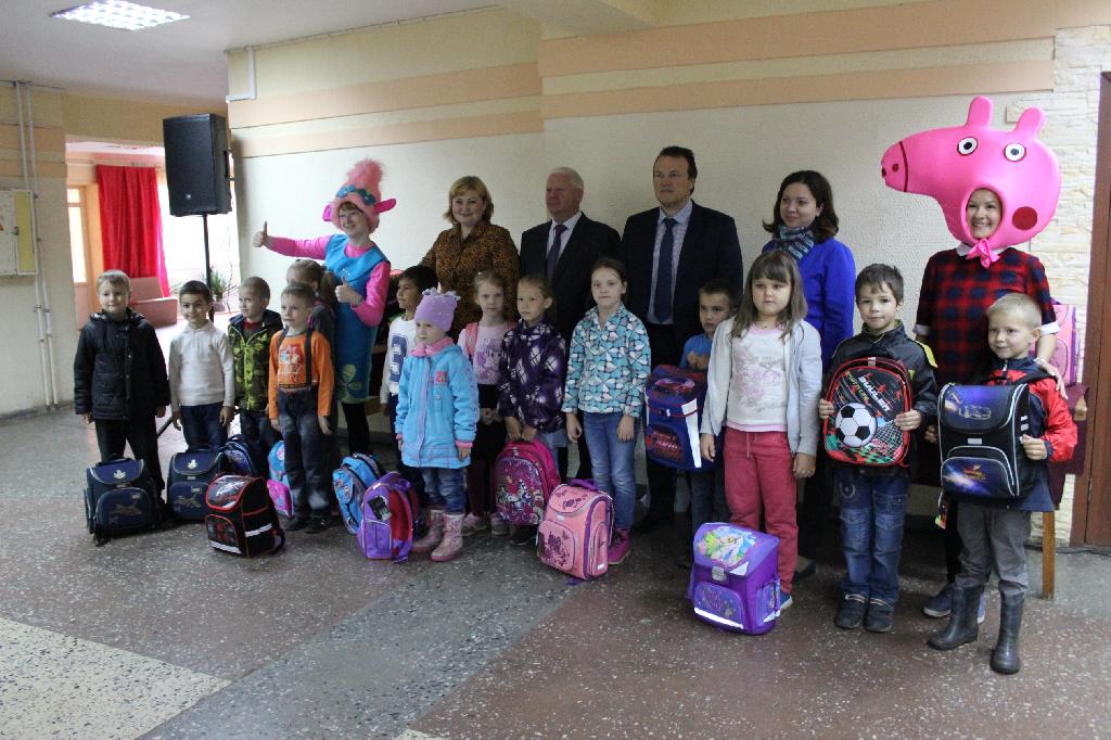 В Ломоносовском Дворце культуры прошел традиционный праздник «Скоро в школу»