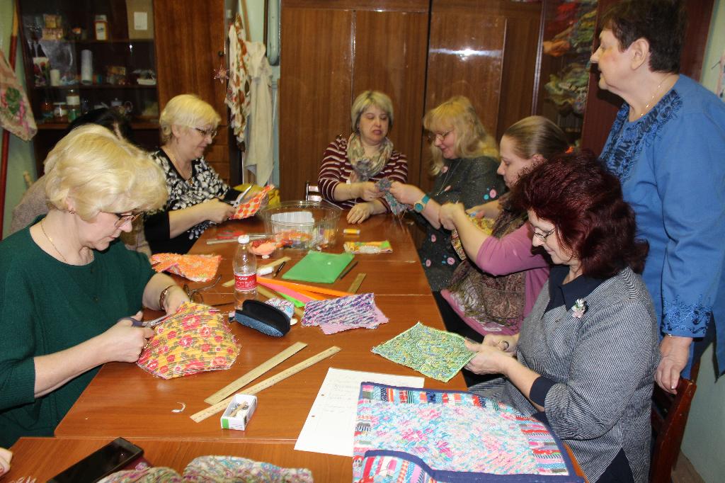 В Ломоносовском Дворце культуры прошло открытое занятие для специалистов народно-прикладного творчества муниципальных учреждений культуры
