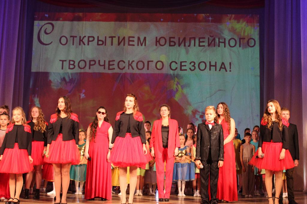 В Ломоносовском Дворце культуры открыт юбилейный творческий сезон