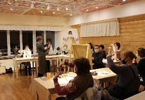 В Ломоносовском Дворце культуры работает изостудия для взрослых