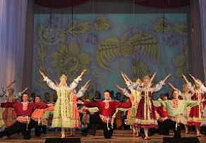 В Ломоносовском Дворце культуры прошел праздничный вечер-концерт