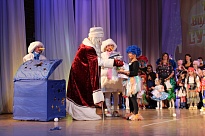 Более восьми тысяч детей и взрослых приняли участие в новогодних праздниках Ломоносовского Дворца культуры 