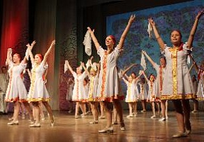 Юные артисты Ломоносовского Дворца культуры выступили в концерте «Единственной маме на свете»