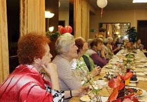 В Ломоносовском Дворце культуры закончился цикл встреч, посвященный Дню пожилого человека