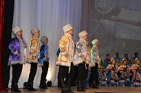 В Ломоносовском Дворце культуры прошел праздничный вечер-концерт