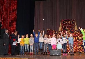 Юные театралы города зажгли весеннюю «Радугу»