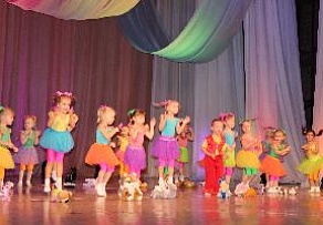 В Ломоносовском Дворце культуры продолжаются концерты, посвященные Международному женскому дню