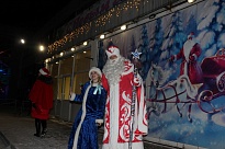 В праздничную ночь на площади Ломоносовского Дворца культуры открылась самая большая танцплощадка