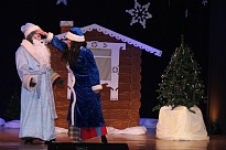 В Ломоносовском Дворце культуры Деда Мороза поздравили с днем Рождения