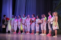 Юные артисты Ломоносовского Дворца культуры поздравили мам с праздником
