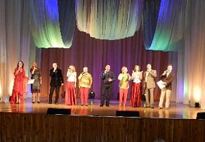 В последний день праздничных выходных в Ломоносовском Дворце культуры прошел концерт «Берега любви»