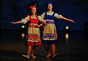 В Ломоносовском Дворце культуры прошел концерт, посвященный проводам Масленицы