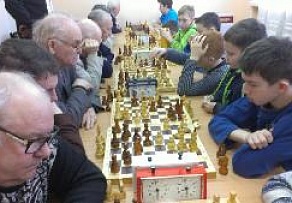 Товарищеская встреча опытных и юных шахматистов