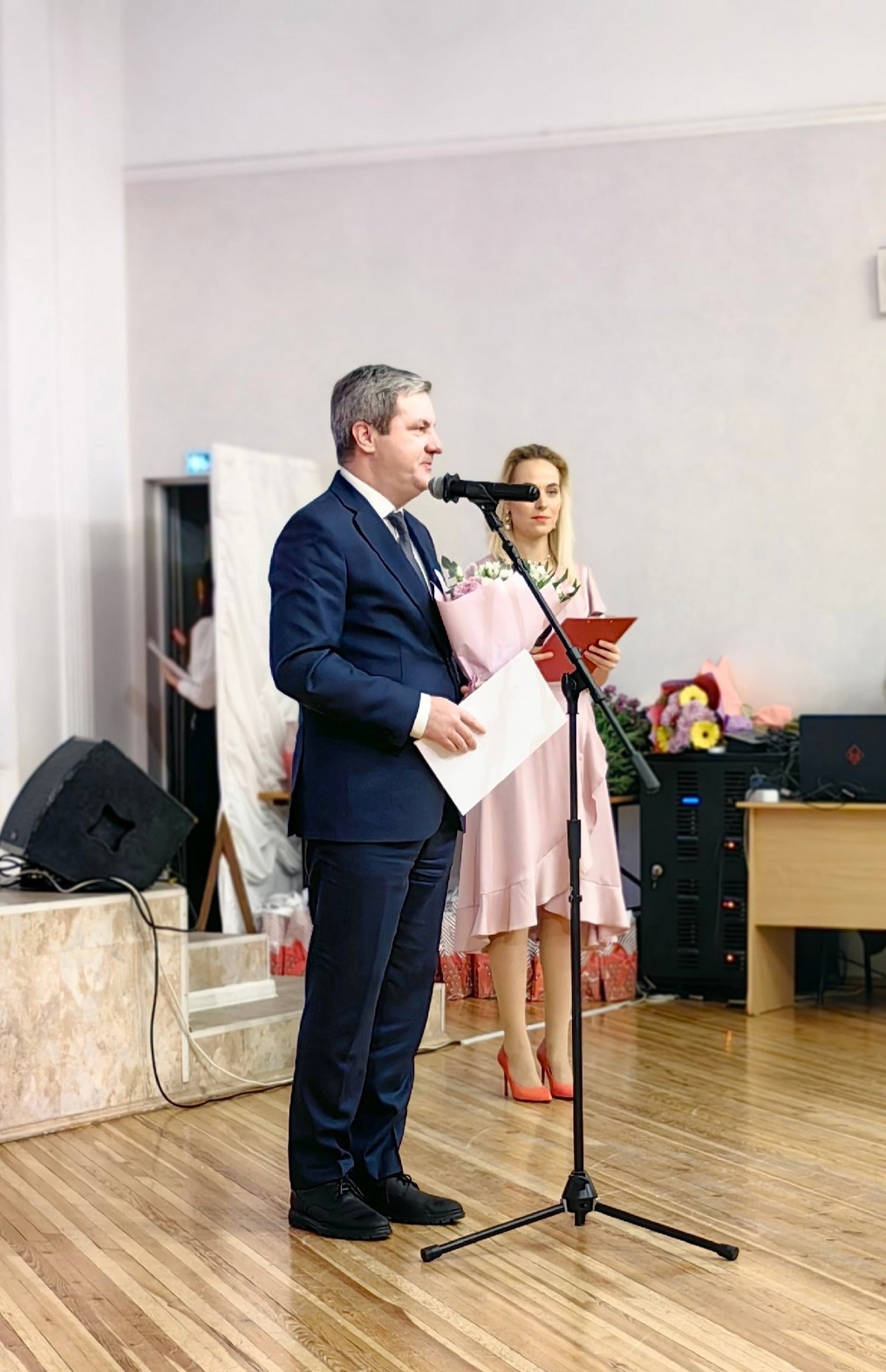 Сегодня, в Ломоносовском Дворце культуры состоялась церемония награждения сотрудников, приуроченная к 45-летию учреждения.
