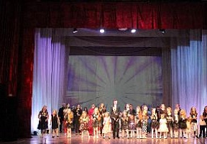  В Ломоносовском Дворце культуры прошли первые сольные концерты творческих коллективов