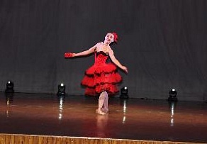Участница хореографического ансамбля «Пульс» выступила в праздничном концерте с вариациями из балета