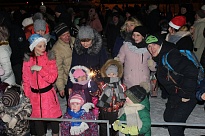 В праздничную ночь на площади Ломоносовского Дворца культуры открылась самая большая танцплощадка