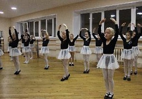В Ломоносовском Дворце культуры прошло открытое занятие в образцовом хореографическом ансамбле «Улыбка»