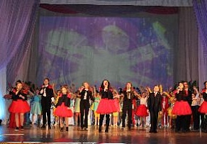 Коллективы Ломоносовского Дворца культуры завершили творческий сезон