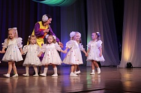 На сцене Ломоносовского Дворца культуры состоялась премьера юных танцоров