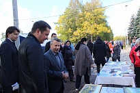 Губернатор Архангельской области Александр Цыбульский посетил праздник на площади Ломоносовского Дворца культуры