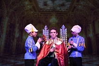 На сцене Ломоносовского дворца культуры состоялась театральная премьера