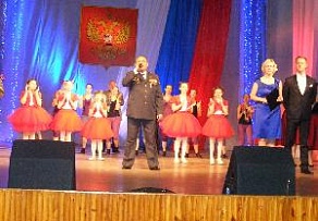 В Ломоносовском Дворце культуры поздравили сотрудников полиции 