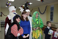 Коллектив Ломоносовского Дворца культуры провели выездной новогодний праздник
